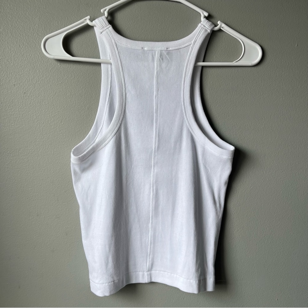 Forever 21 Seamless White Cropped Tank Top - Size M - Picture 5 of 6